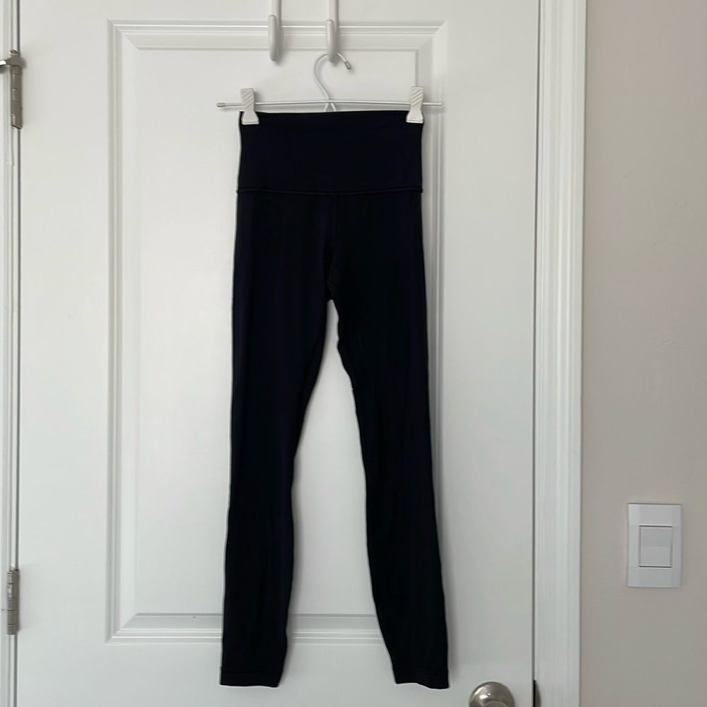 Women’s black Lulu lemon size 2 leggings. High rise. 7/8 length. Like new.
